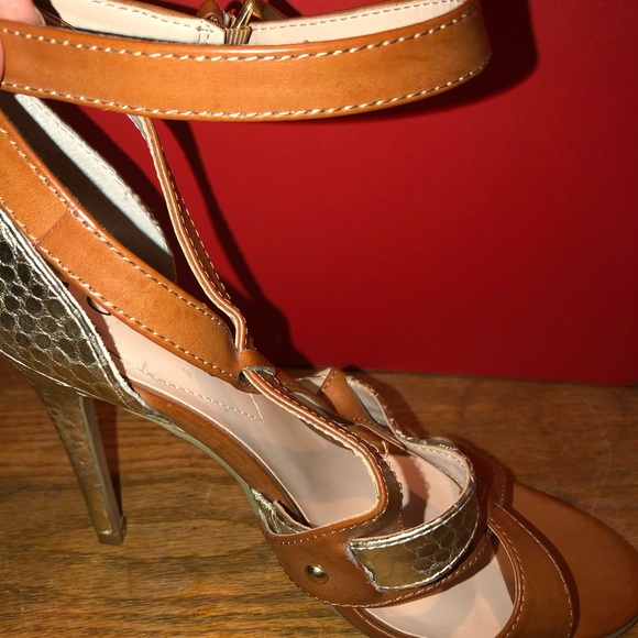 Guess heels very comfortable - Picture 3 of 5